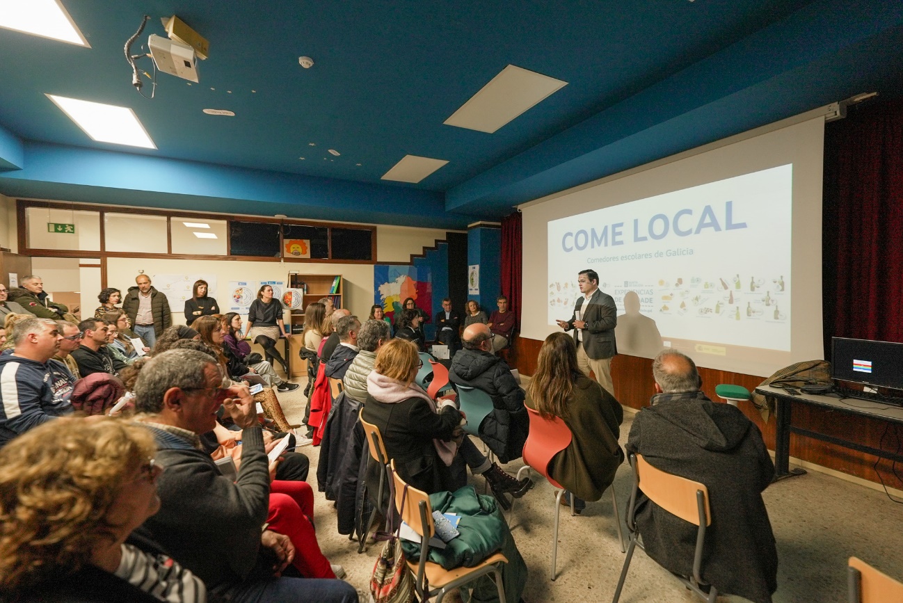 La Xunta pone en valor los productos agroalimentarios con sello de calidad dentro de la campaña 'Come Local' en el centro de educación especial de Panxón, en Nigrán